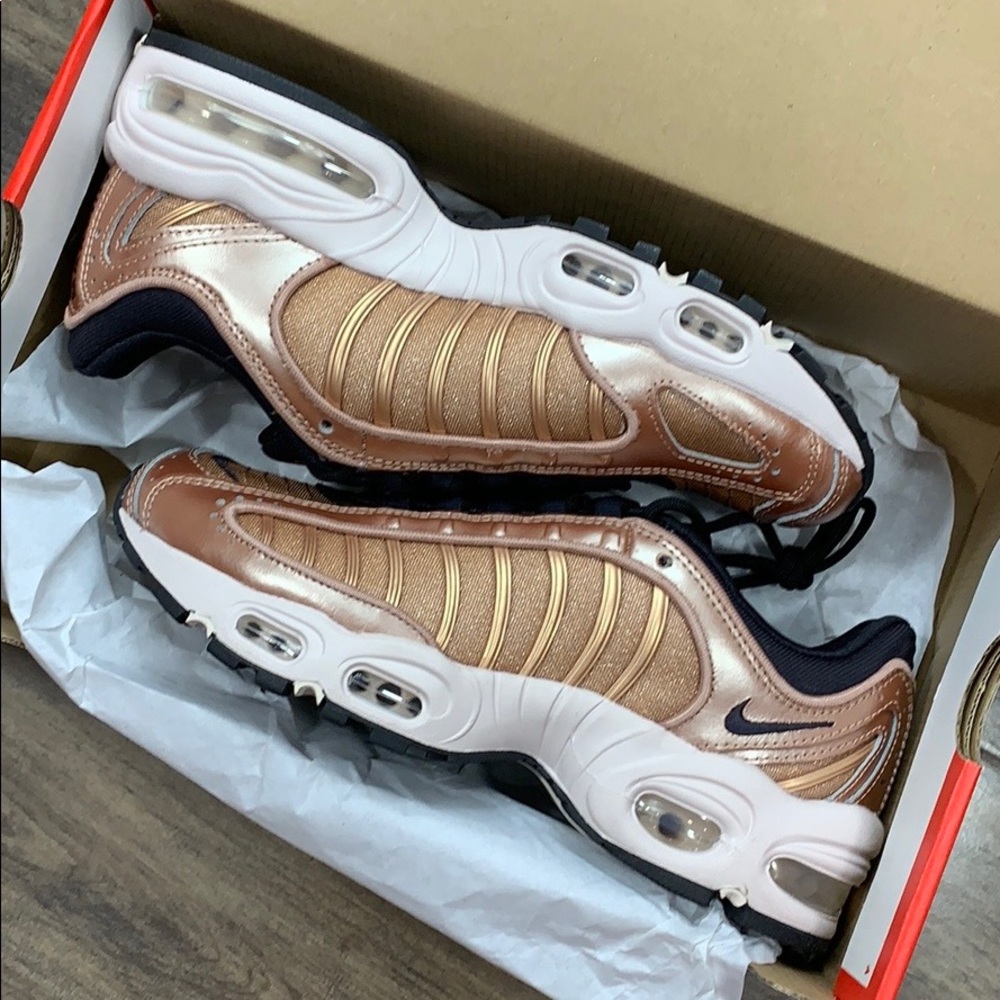 NIKE W AIR MAX TAILWIND IV - Picture 10 of 16